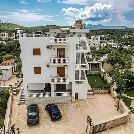 Rosaldo Apartment