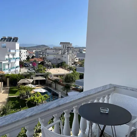 Rosaldo Apartment *