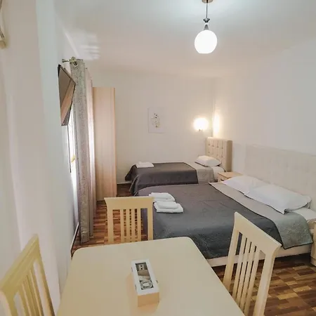 Rosaldo Apartment *