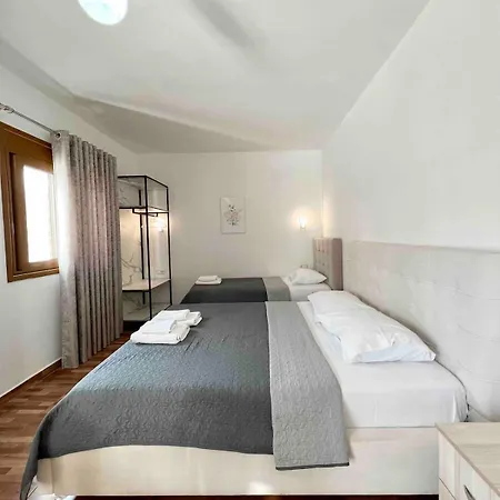 Rosaldo Apartment