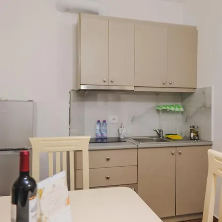 Rosaldo Apartment *