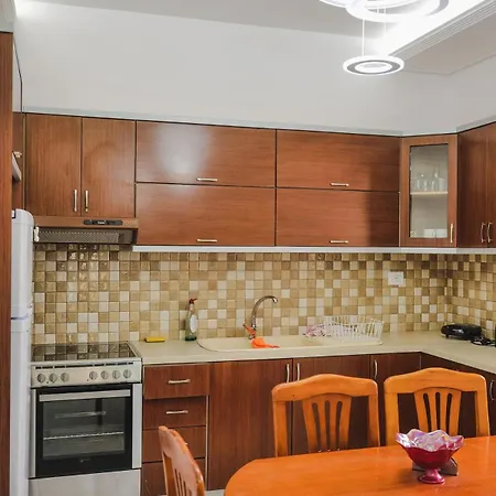 Rosaldo Apartment *